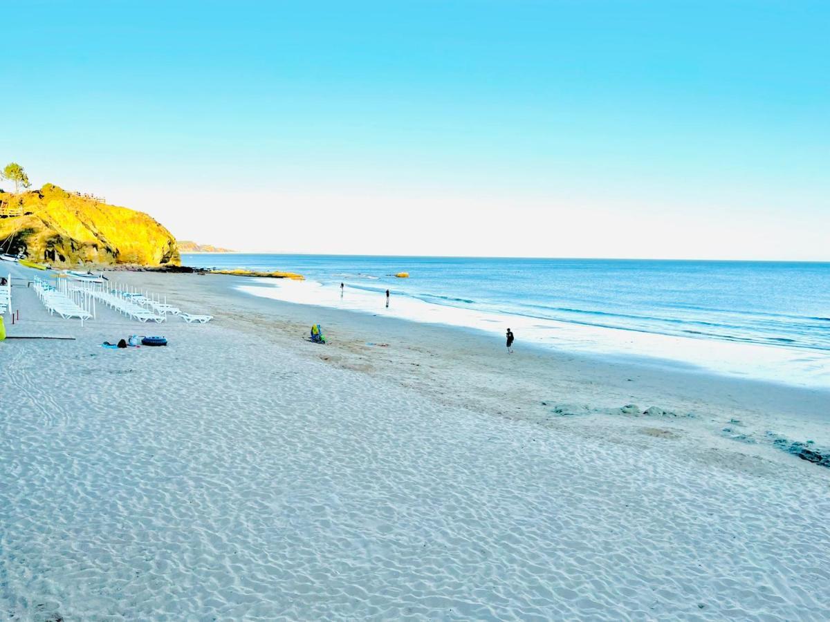 On The Beach Stunning Apartment Albufeira Olhos De Agua Exterior photo